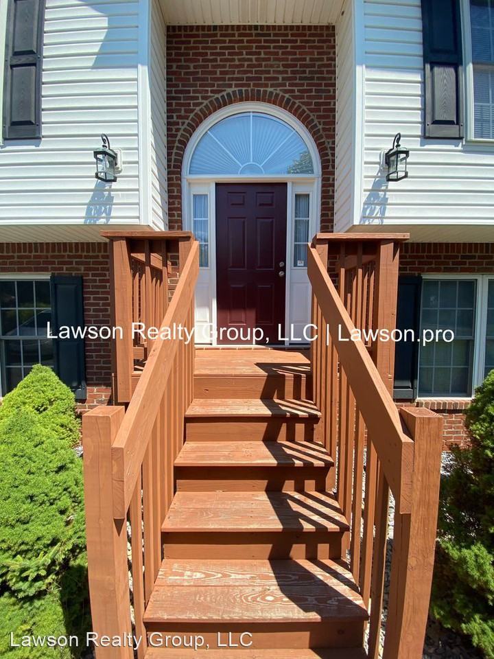 4827 Golfview Dr Ne - Photo 2 of 50