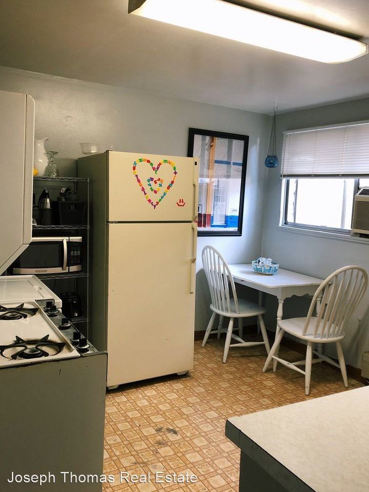 720 E 300 N - Photo 3 of 8