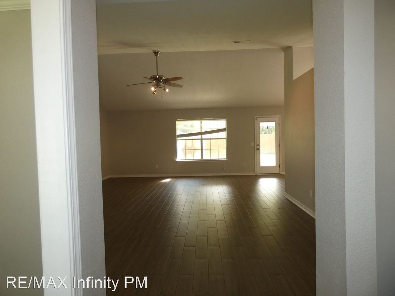 3918 Holleyberry Ln - Photo 3 of 38