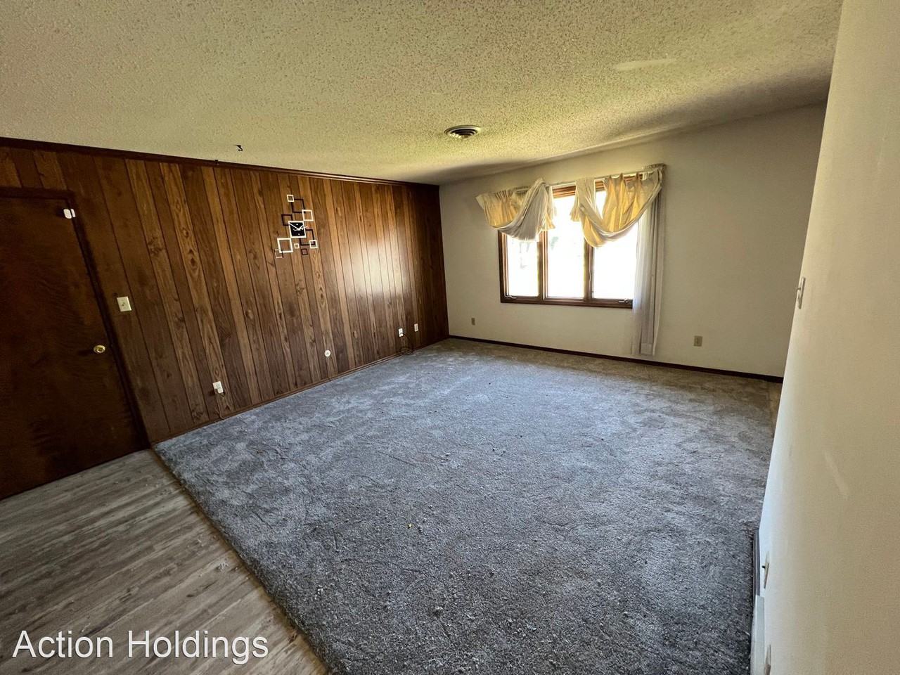 1027 E. Capital Ave - Photo 2 of 10