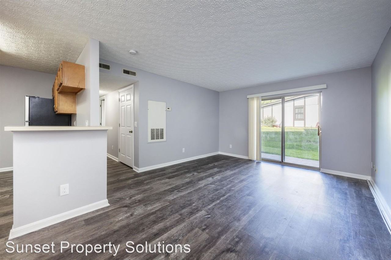 Colerain: Spacious 2 bed 1.5 bath! - Photo 2 of 7