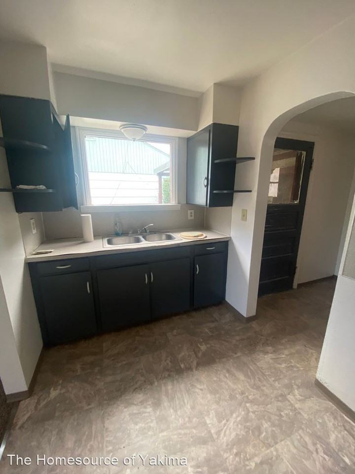 2904 2nd St - Photo 2 of 8