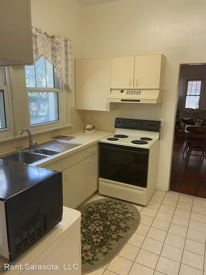 410 N Orange Ave - Photo 3 of 23