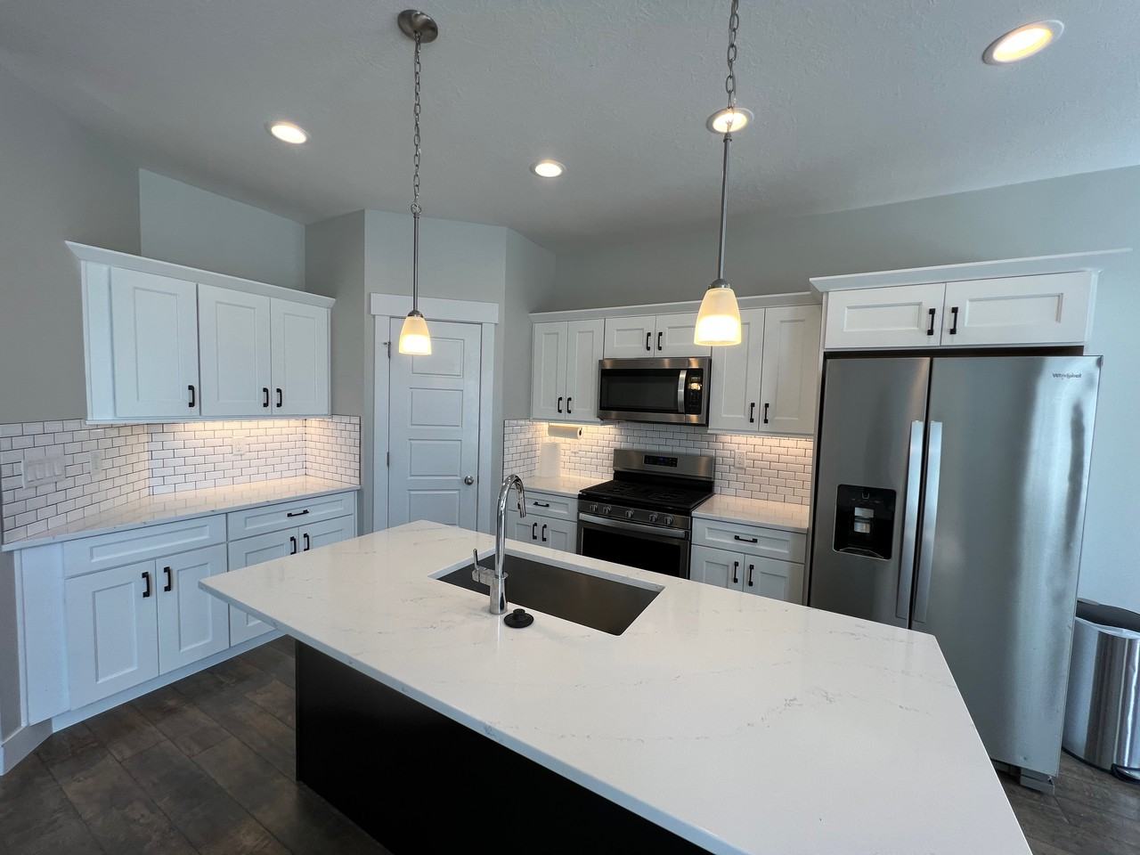 1746 Nw - Photo 2 of 24