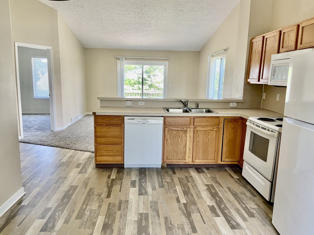 63 E 48Th St - Photo 2 of 12