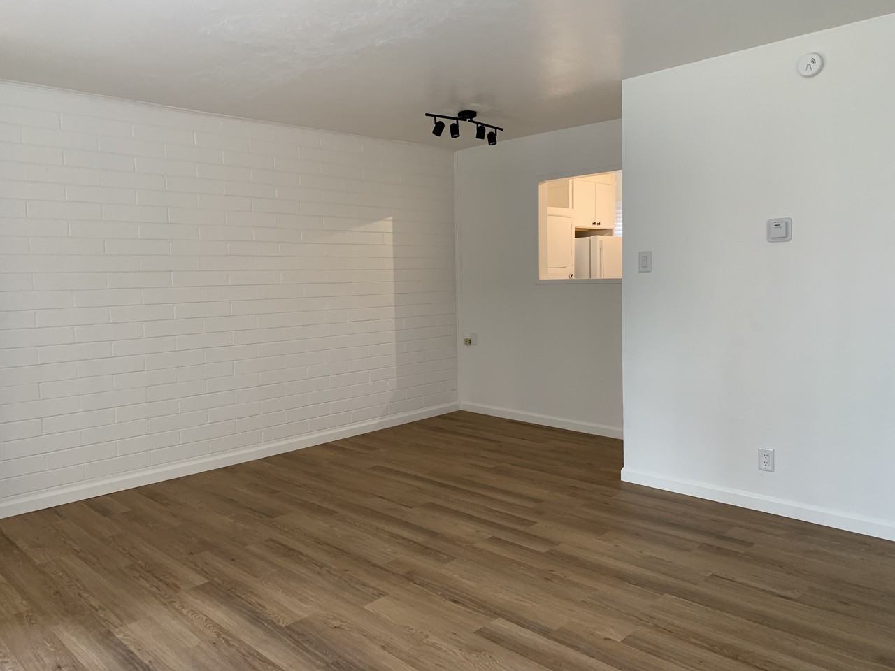 3504 Ross Ave Se - Photo 5 of 11