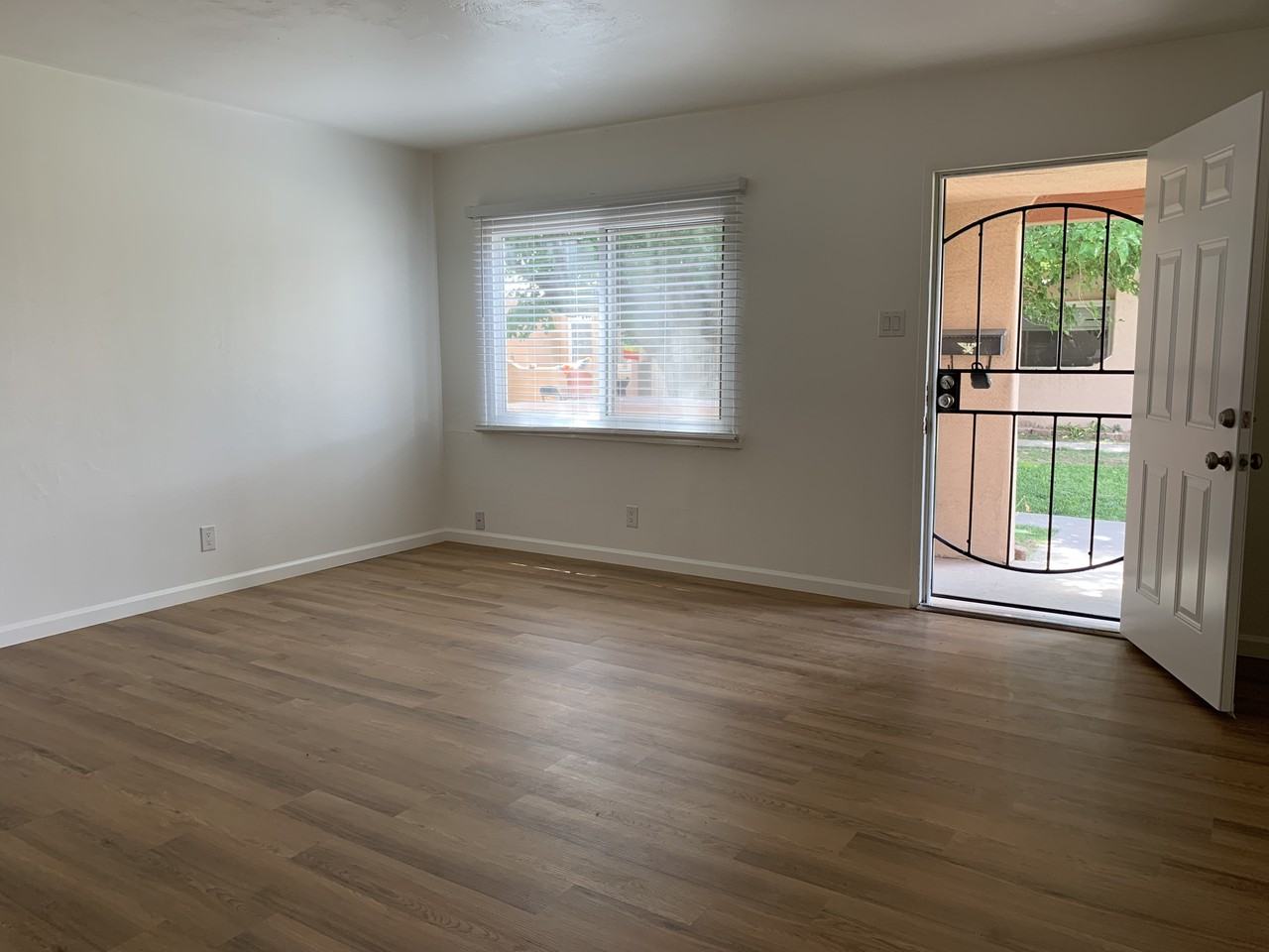 3504 Ross Ave Se - Photo 4 of 11