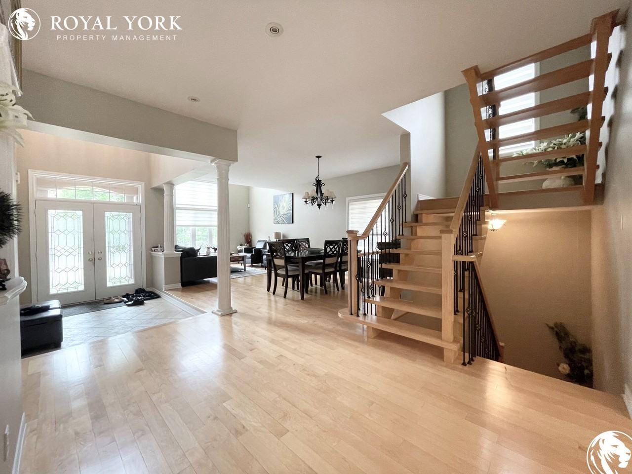 2453 Tesla Cres - Photo 2 of 39