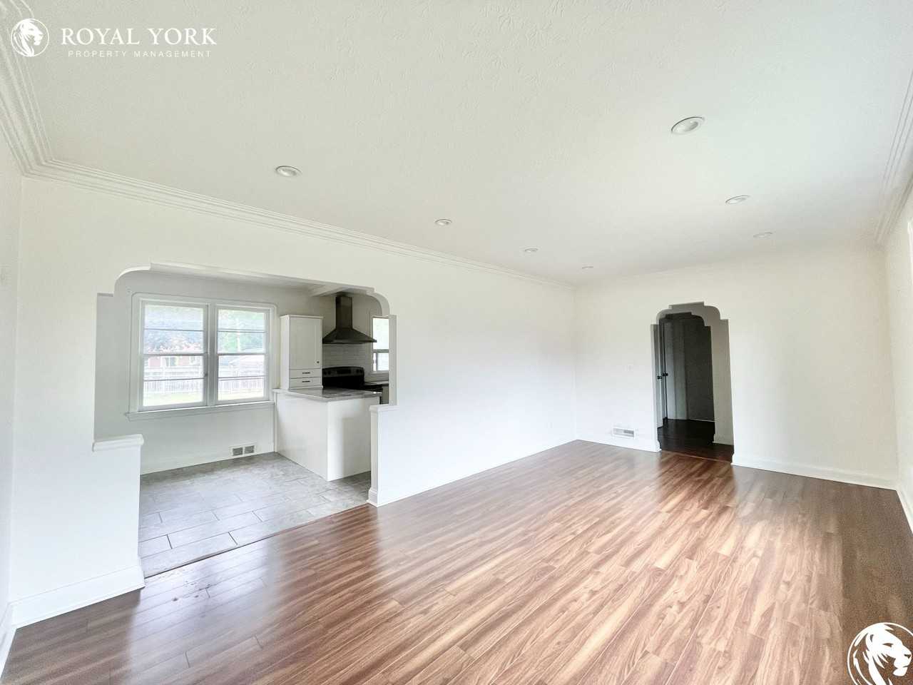 53 Harris Ave - Photo 2 of 26