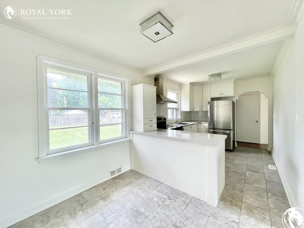 53 Harris Ave - Photo 3 of 26