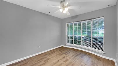 1103 Glade St - Photo 2 of 14