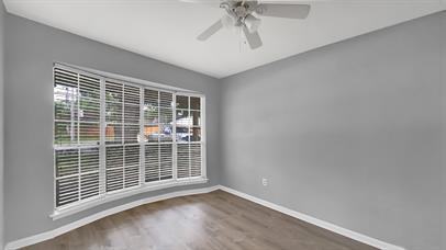 1103 Glade St - Photo 3 of 14