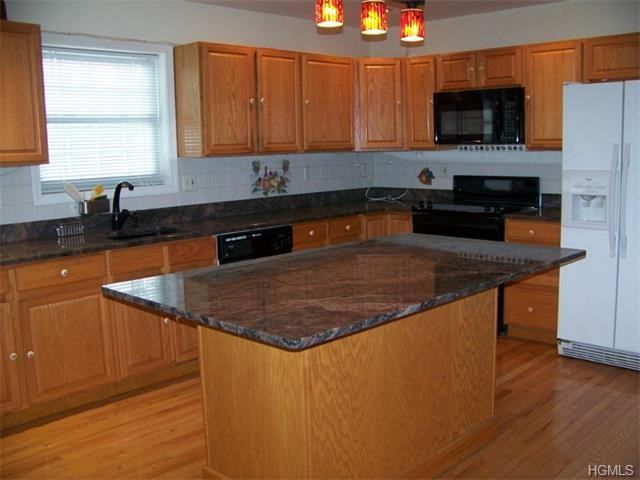 24 Belden Rd - Photo 2 of 26