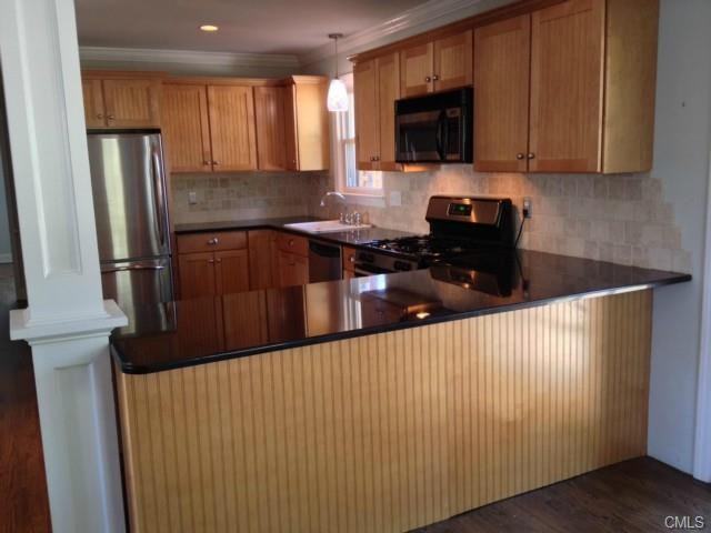 6 Colonial Rd - Photo 3 of 9