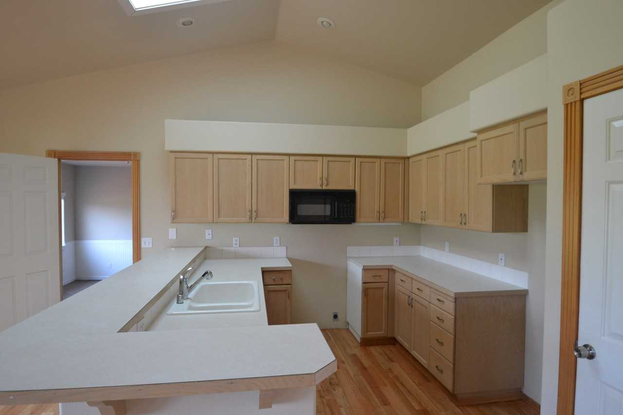 602 Johnson Ct SW - Photo 3 of 12