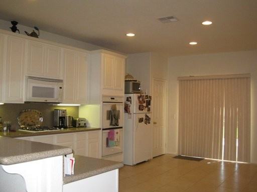 28220 Somerset Ct - Photo 3 of 5