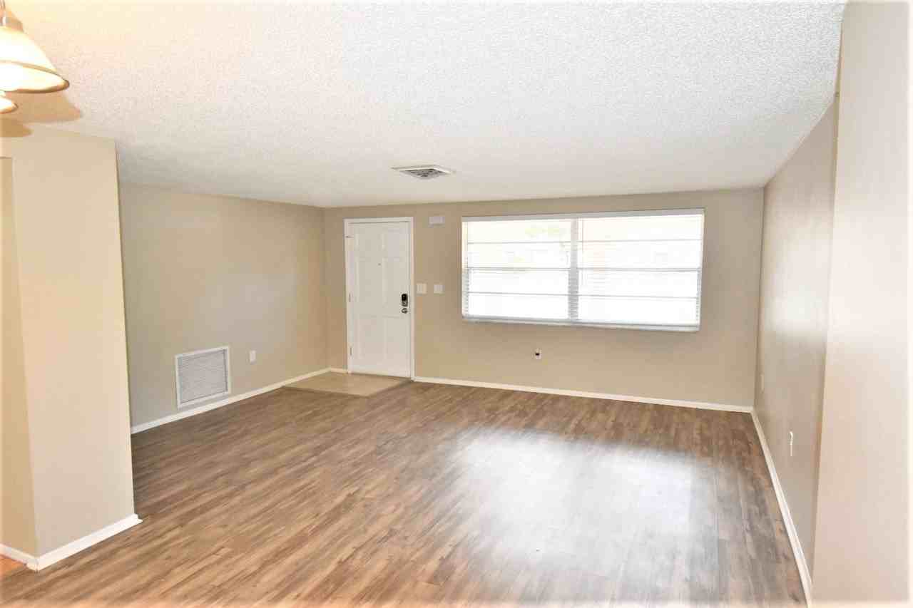 5118 Idlewild St - Photo 3 of 18