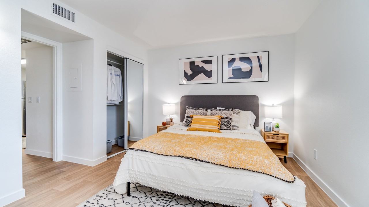 Celia - Photo 5 of 49