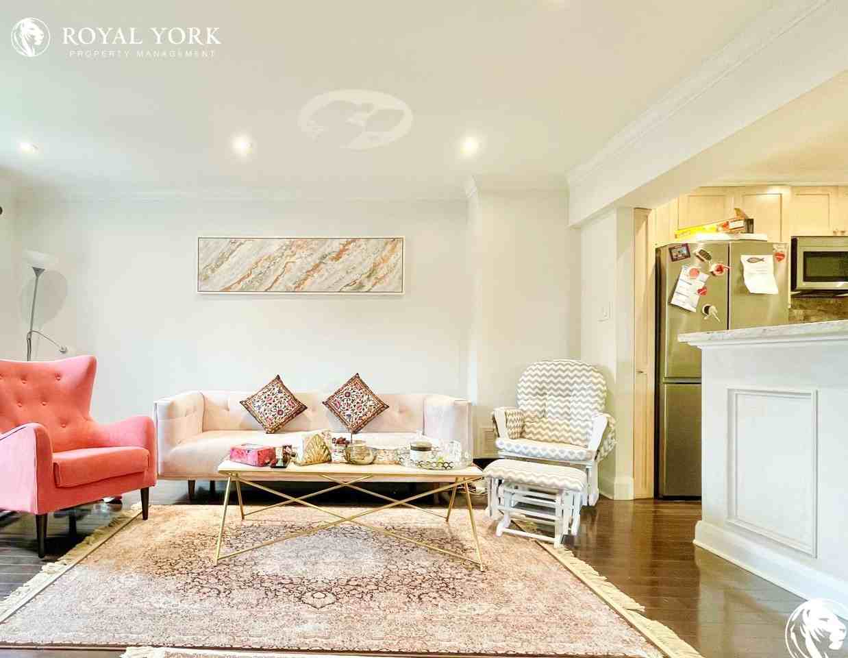 39 Winston Park Blvd #1 - Photo 2 of 31