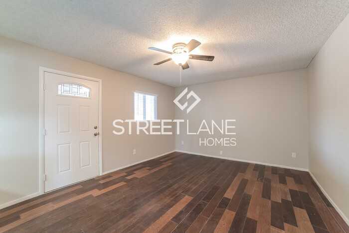 8652 W Glenrosa Ave - Photo 3 of 15