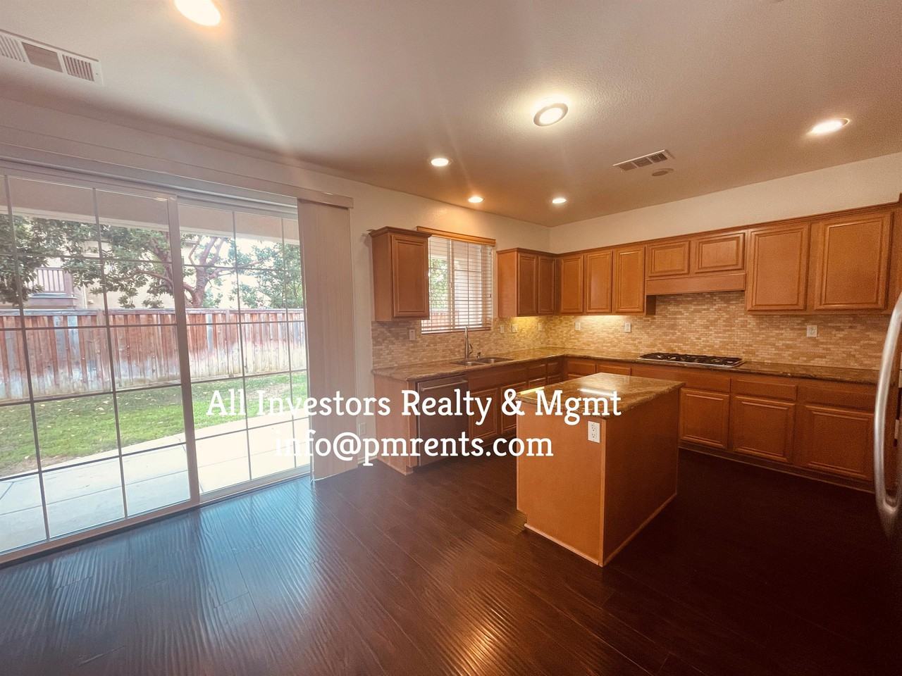 1033 Augusta Cir #1 - Photo 5 of 31