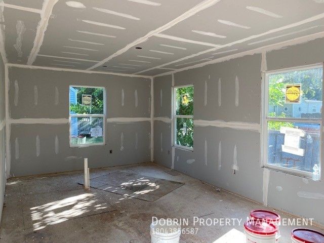1404 Georgia Ave - Photo 3 of 8