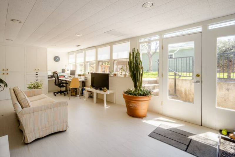 2102 Mariposa Ave - Photo 6 of 28