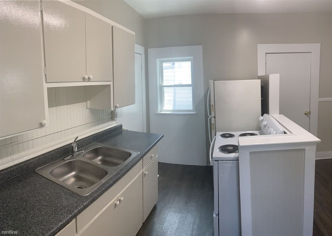 944 Davis Ave NW - Photo 2 of 8