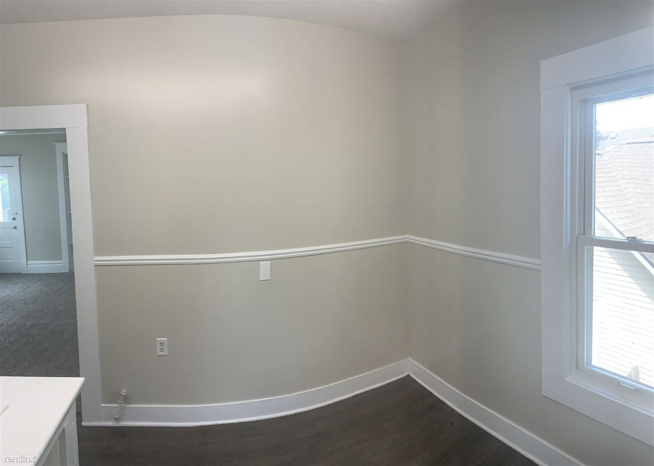 944 Davis Ave NW - Photo 3 of 8