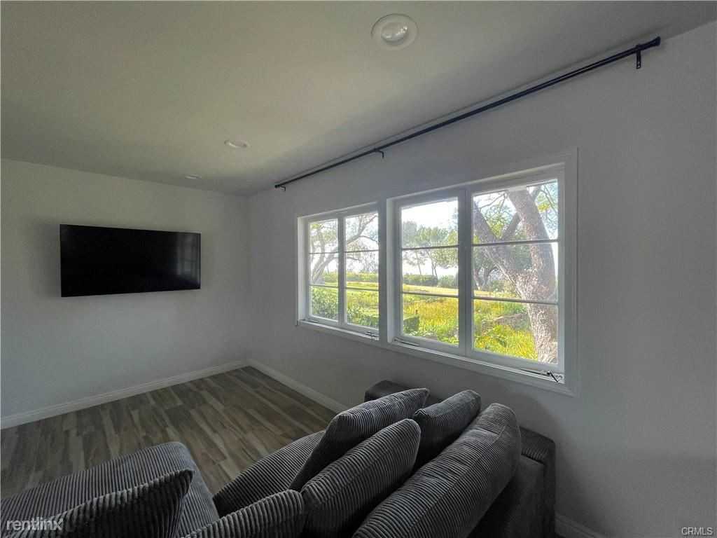 2 Crest Rd E - Photo 2 of 10