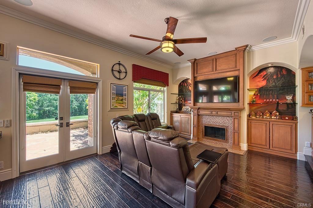 32 Via Barcaza - Photo 3 of 10