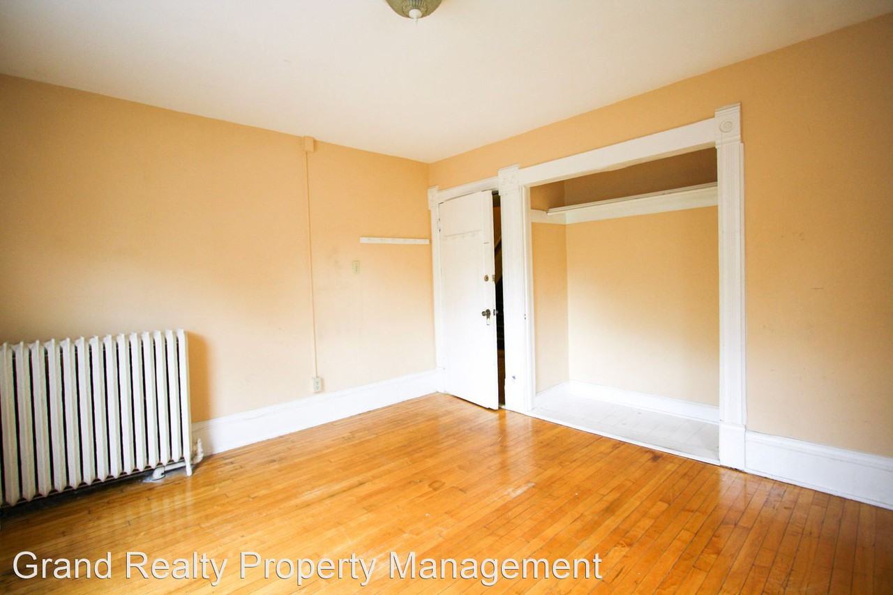 1023 University Avenue SE - Photo 3 of 38