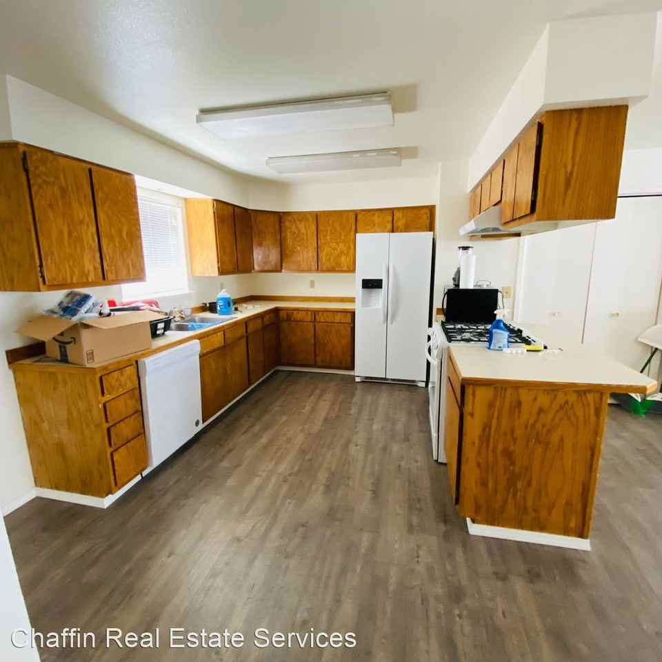 Fallon 3- Plex 3 Bedrooms - Photo 3 of 16