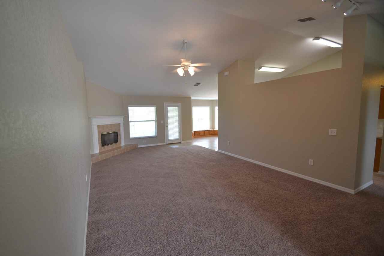 360 Terranova Blvd - Photo 3 of 12