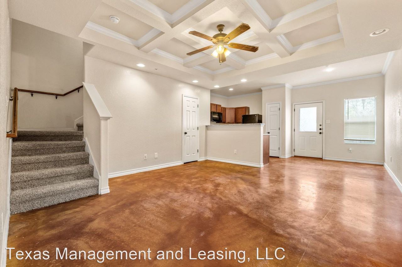 5002 Flipper Dr - Photo 2 of 17