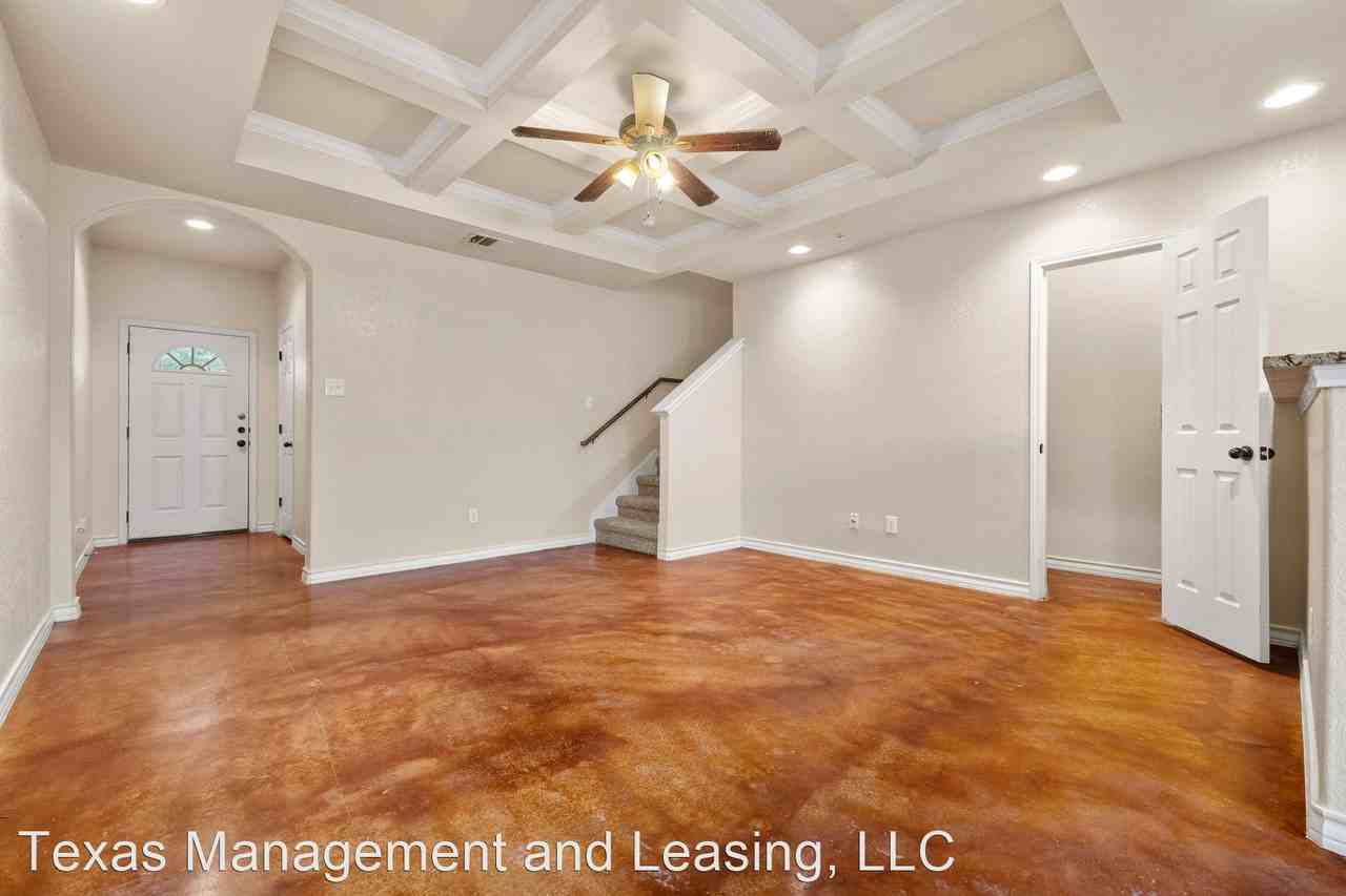 5002 Flipper Dr - Photo 3 of 17