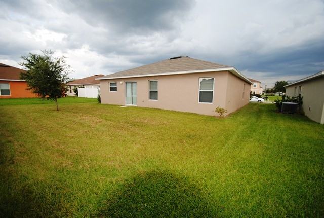 1565 Strathmore Cir - Photo 2 of 6