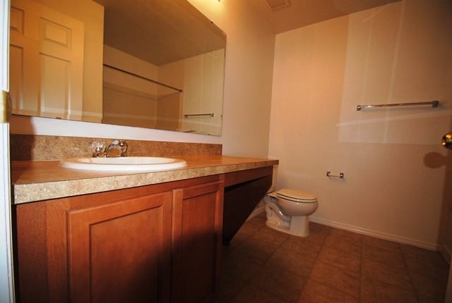 1565 Strathmore Cir - Photo 3 of 6