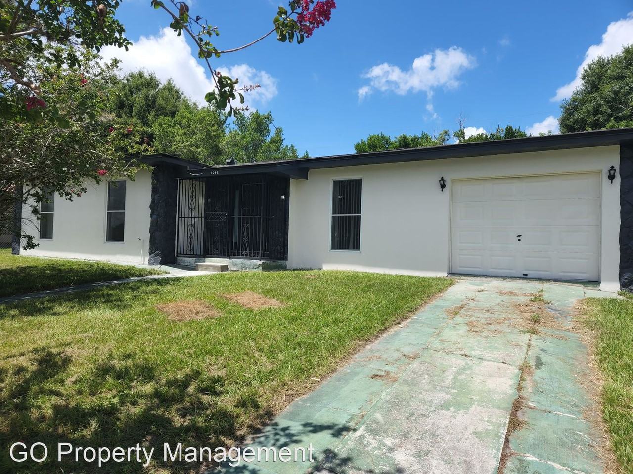 1048 Wakefield Cir - Photo 2 of 11