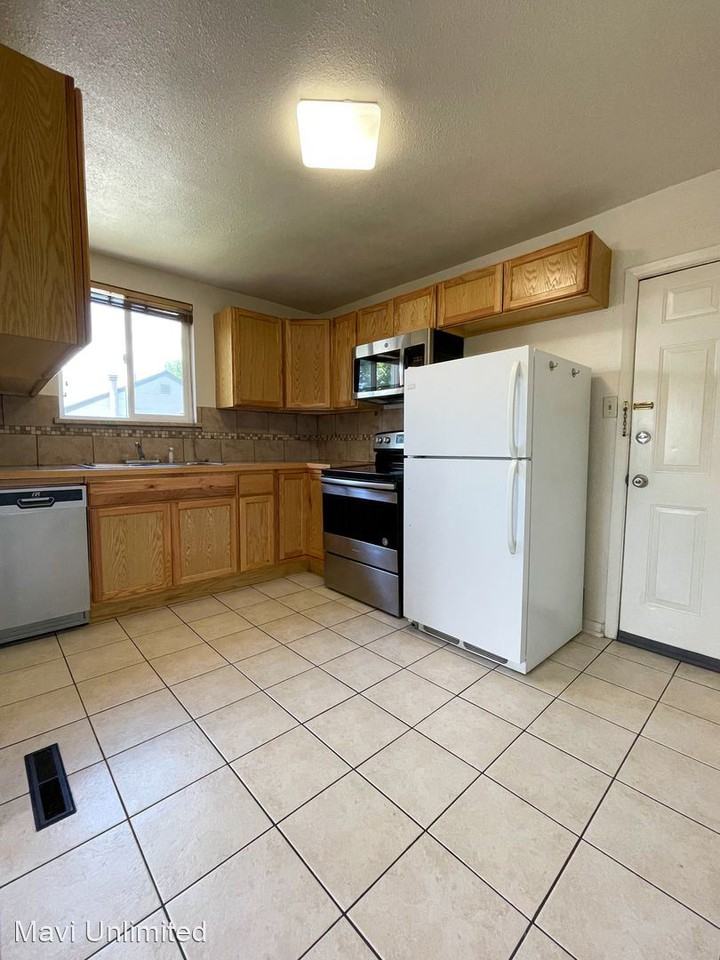 3968 Utica St - Photo 3 of 10