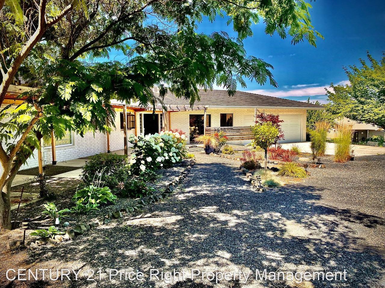 3810 Country Club Dr - Photo 3 of 40