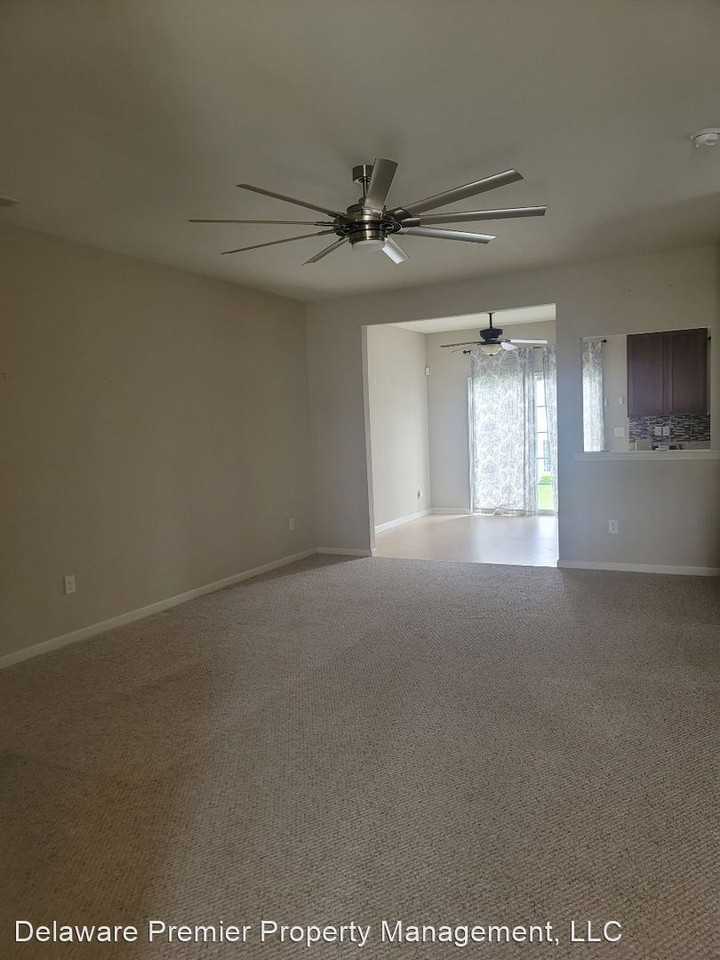 1016 Sherbourne Rd - Photo 2 of 10