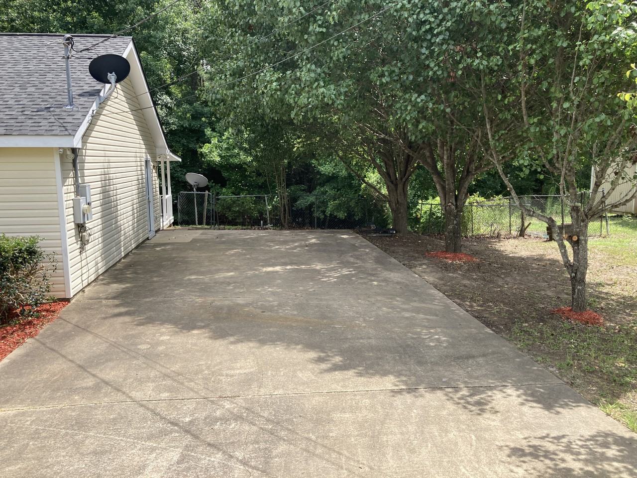 32 Lee Rd - Photo 3 of 10