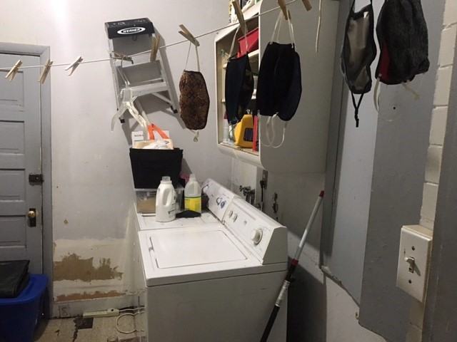 2045 Walnut St - Photo 3 of 4