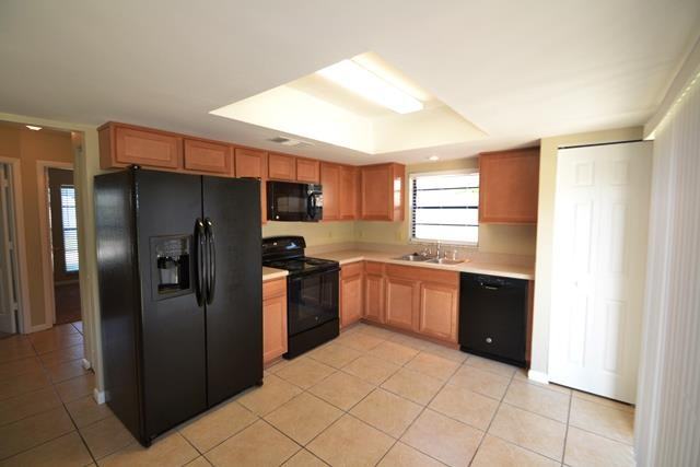 7610 Havenford Ct - Photo 3 of 7