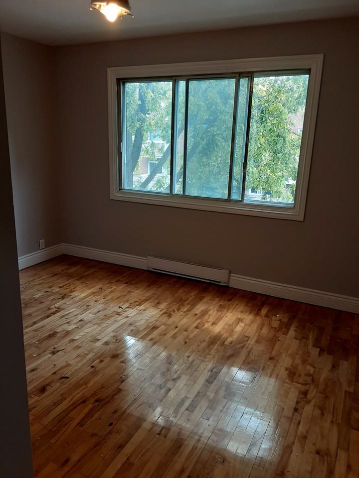 5255 17e Avenue #5 - Photo 2 of 7