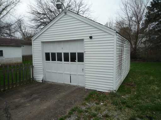 122 Bouquet Ave - Photo 2 of 5