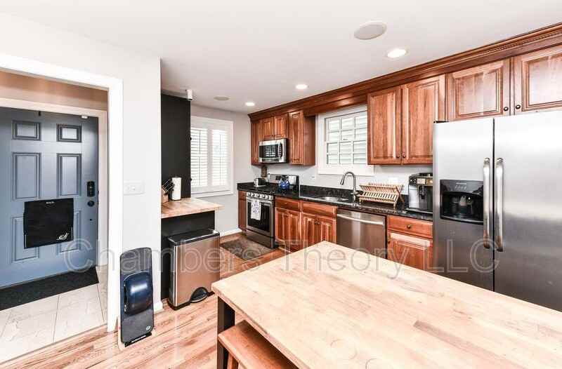 1008 Wythe St - Photo 2 of 24