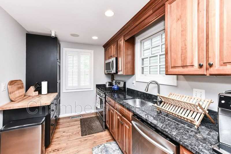 1008 Wythe St - Photo 3 of 24