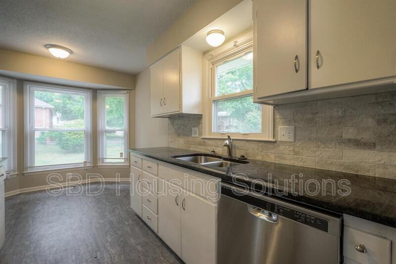 10500 Wallace Ave - Photo 3 of 7